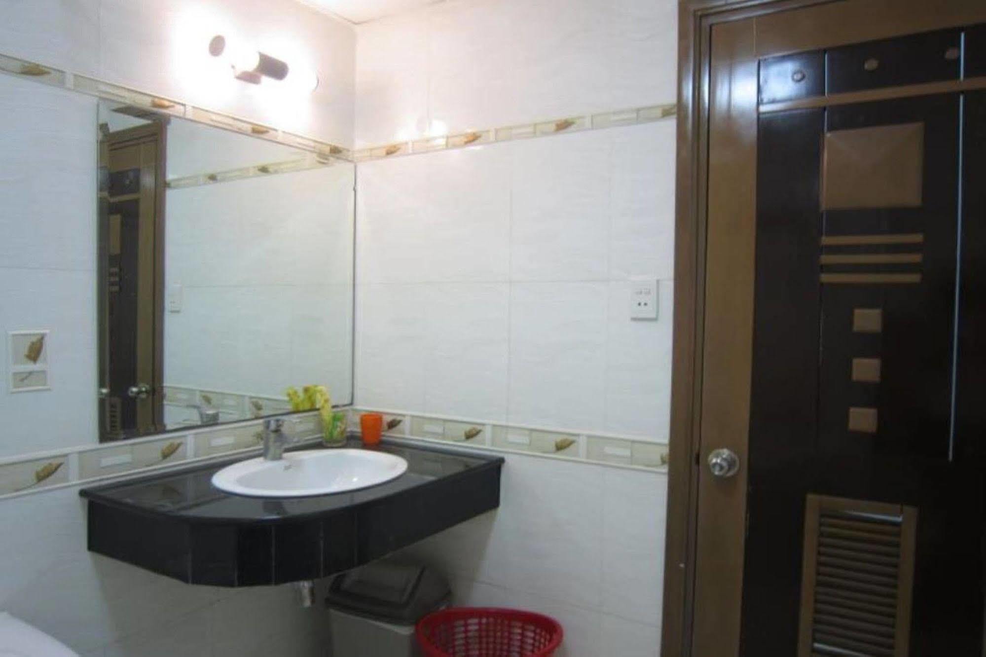 Quy Thanh Hotel Hô Chi Minh-Ville Extérieur photo