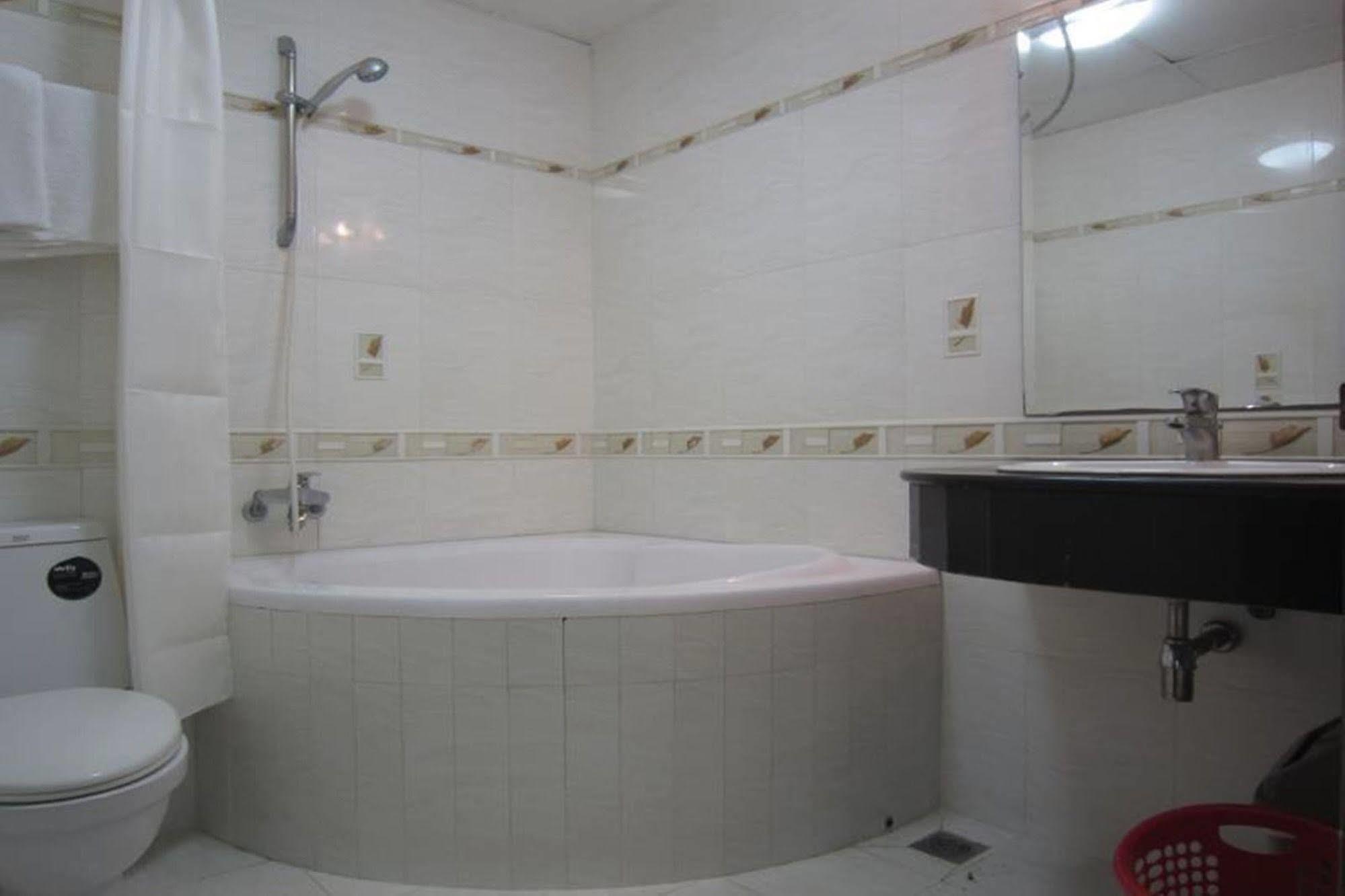 Quy Thanh Hotel Hô Chi Minh-Ville Extérieur photo